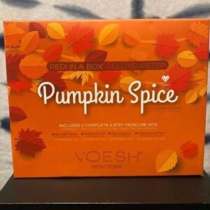 Voesh New York pumpkin spice pedi in a box